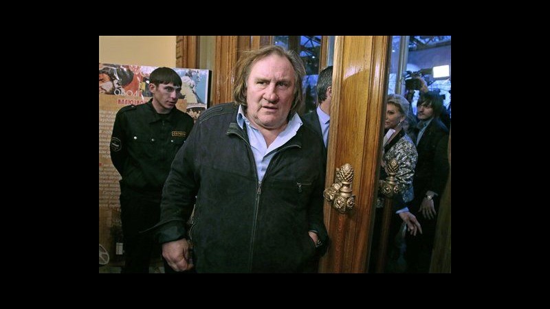 Depardieu riceve passaporto russo a Saransk. Risiede in via Democrazia