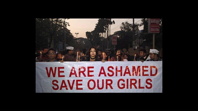 India, centinaia protestano per lentezza indagine su stupro sorelline
