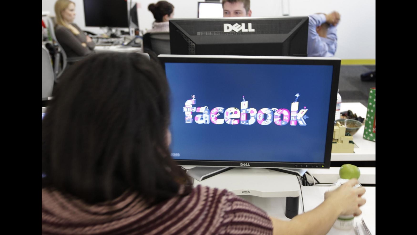Facebook lancia funzione ‘Nearby Friends’: mostra amici nei dintorni
