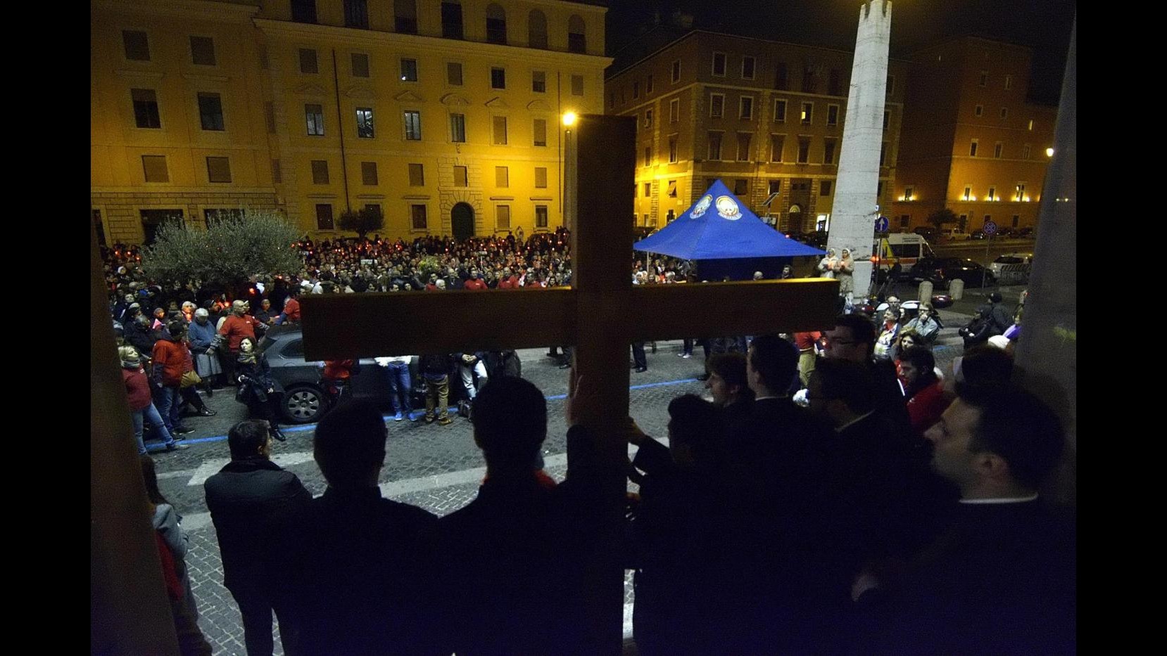 Pasqua, poveri ed emarginati nelle meditazioni della via crucis