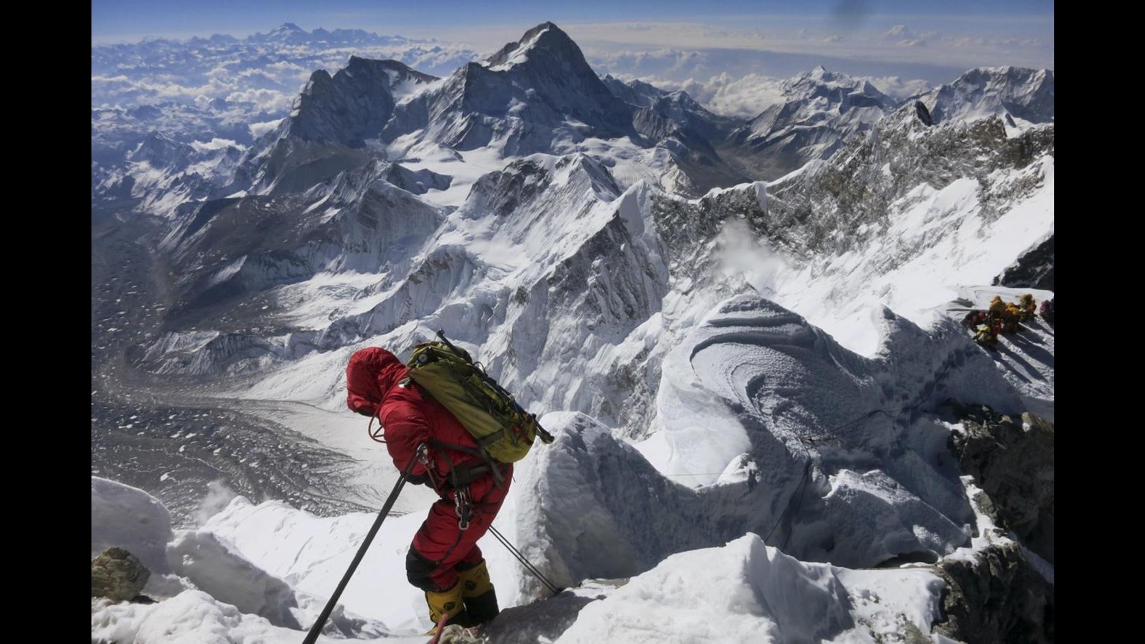 Nepal, valanga sull’Everest: morti 6 sherpa, 9 dispersi