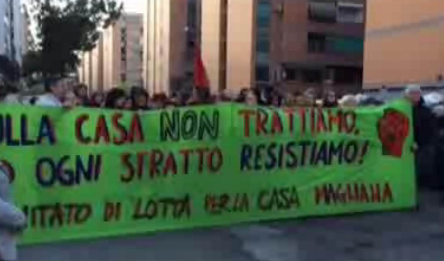 Roma, tornano in piazza i movimenti per la casa: corteo alla Magliana