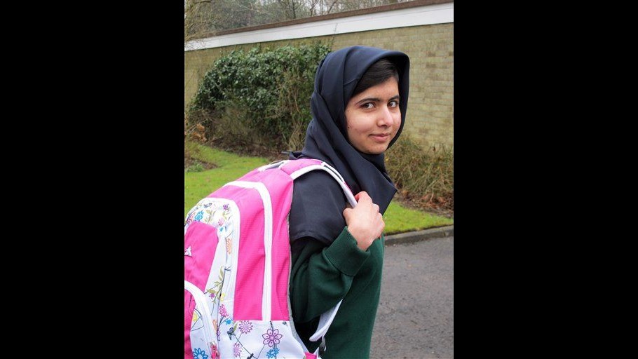Malala torna a scuola per la prima volta dall’attacco dei talebani