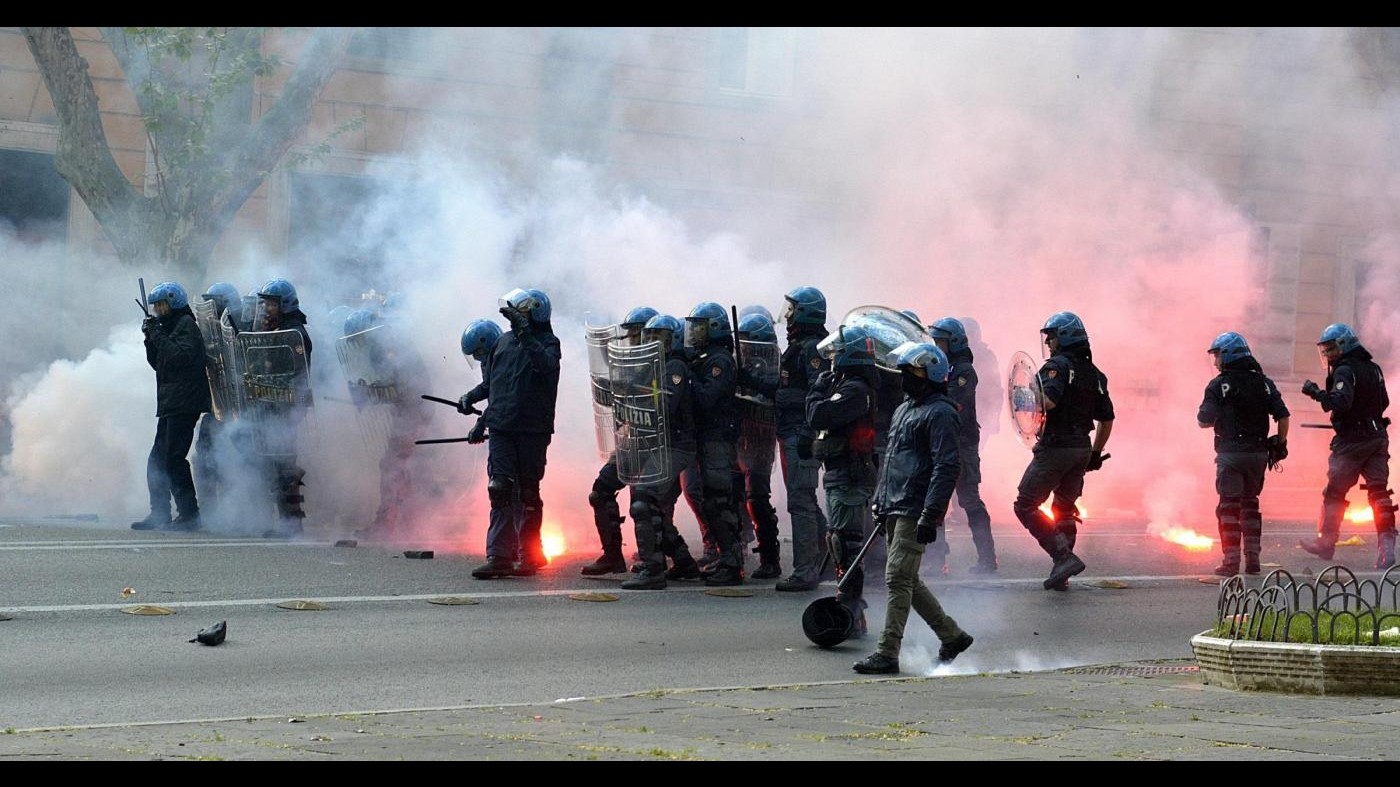 Corteo casa, ai domiciliari i quattro manifestanti arrestati sabato