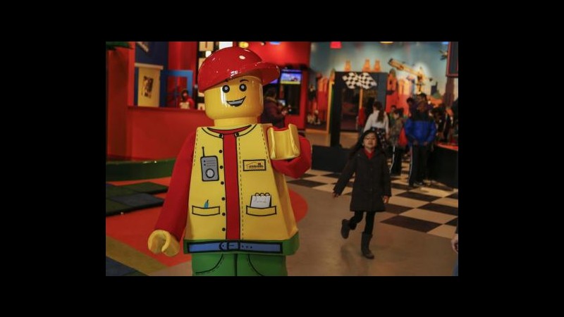 Lego annuncia piano per prima fabbrica in Cina, balzo vendite in Asia
