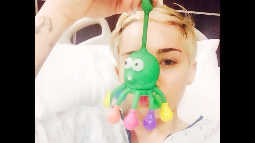 Miley Cyrus finisce in ospedale, annullato concerto del ‘Bangerz tour’