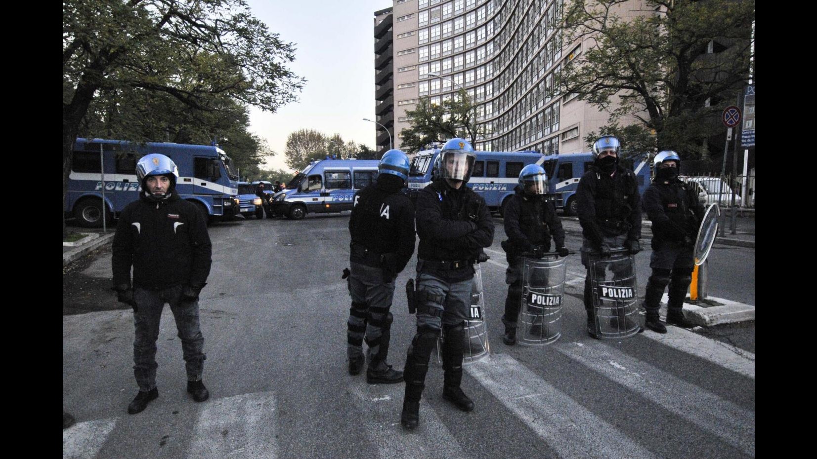 Corteo Roma, indagato agente che calpesta manifestante