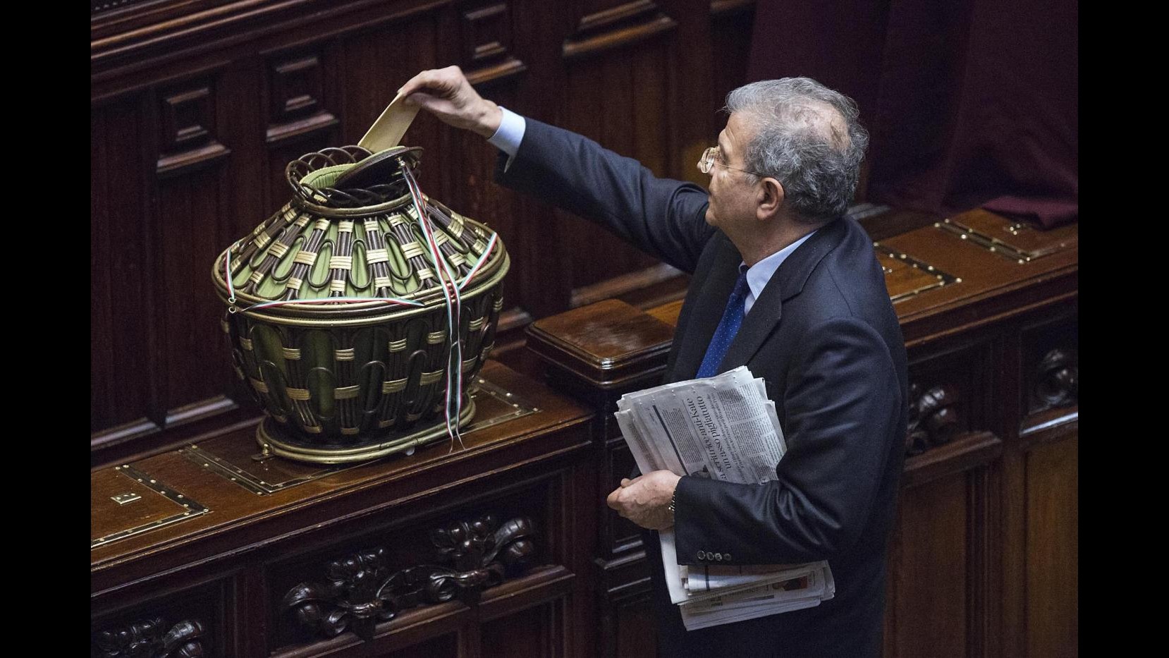 Cicchitto: Situazione insostenibile senza bilanciamento istituzioni