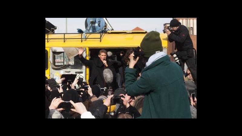 Germania, Hasselhoff manifesta con berlinesi contro abbattimento muro