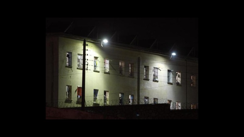 Grecia, detenuto armato prende 6 ostaggi in carcere: vuole rilascio