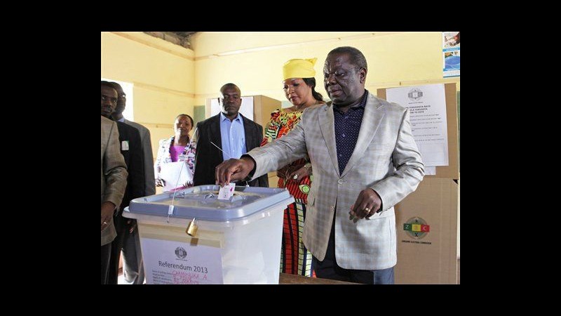 Zimbabwe, in corso referendum Costituzione. Premier: Svolta storica