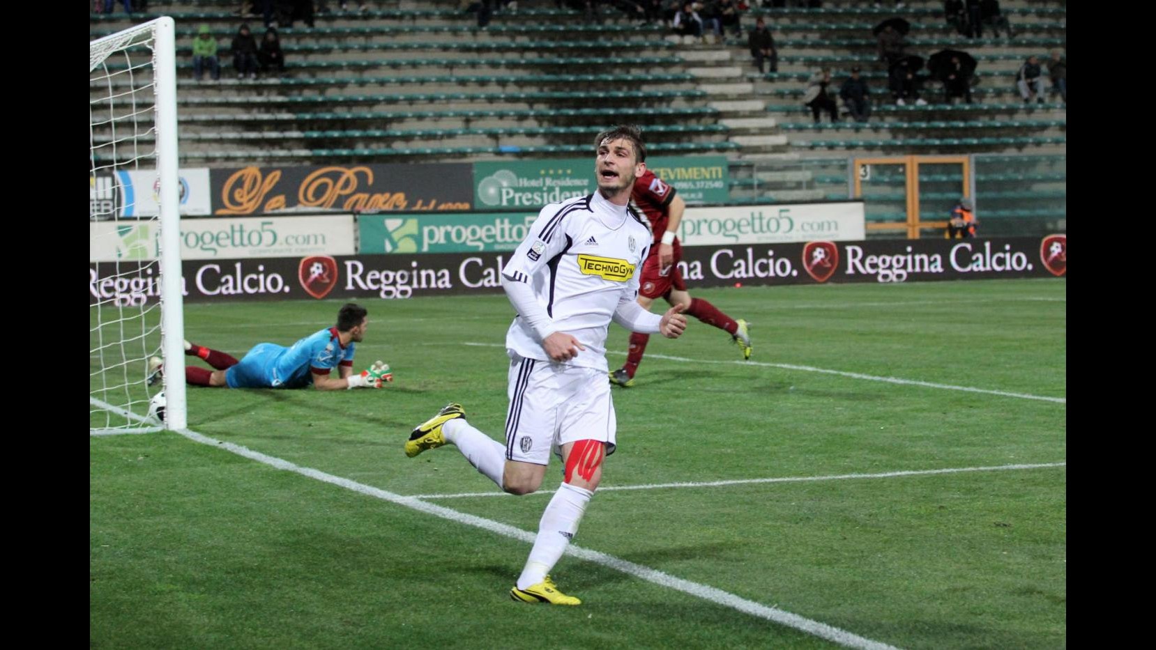 Serie B, Reggina-Cesena 1-2: Djokovic e Tabanelli espugnano Granillo