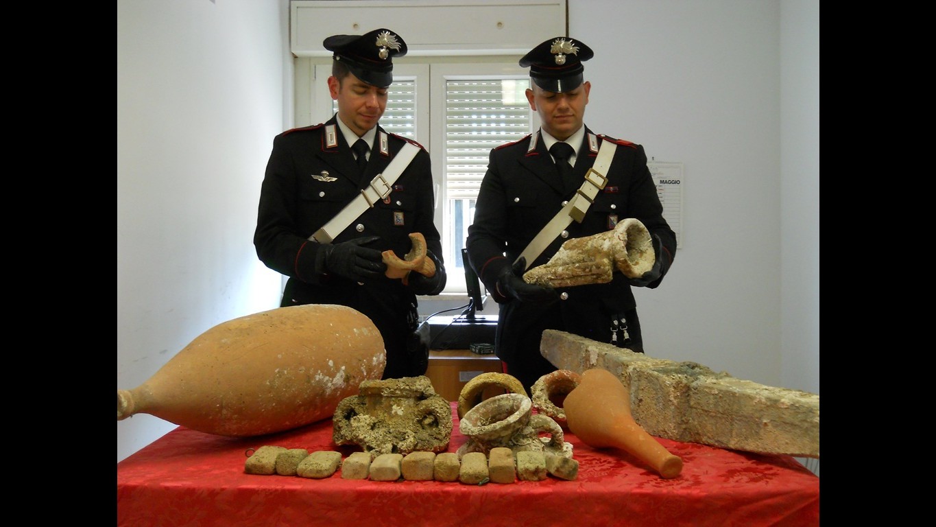Roma, ricettazione beni archeologici: denunciato un 46enne