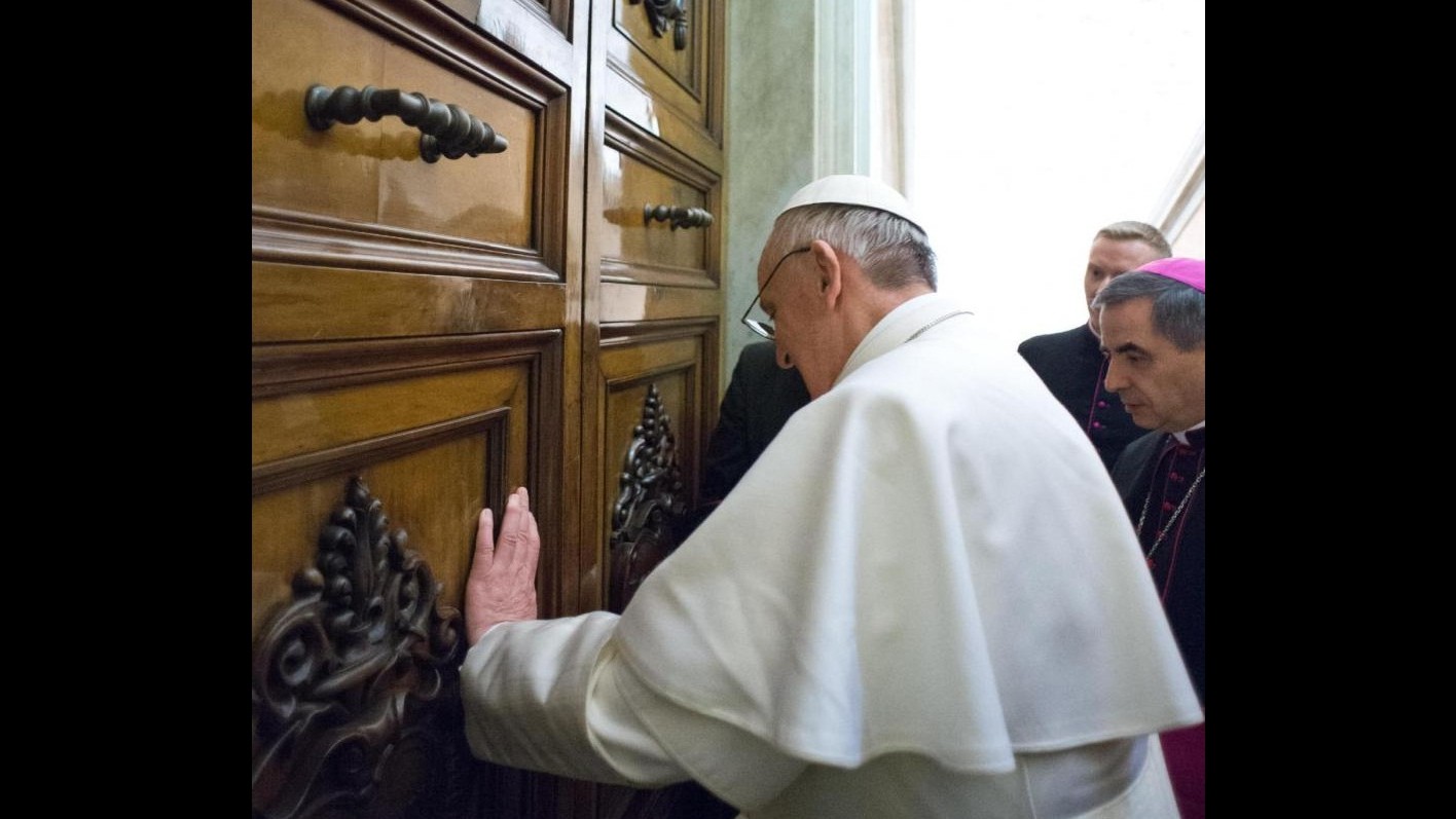 Papa Francesco nel suo appartamento, ci vivrà da domenica