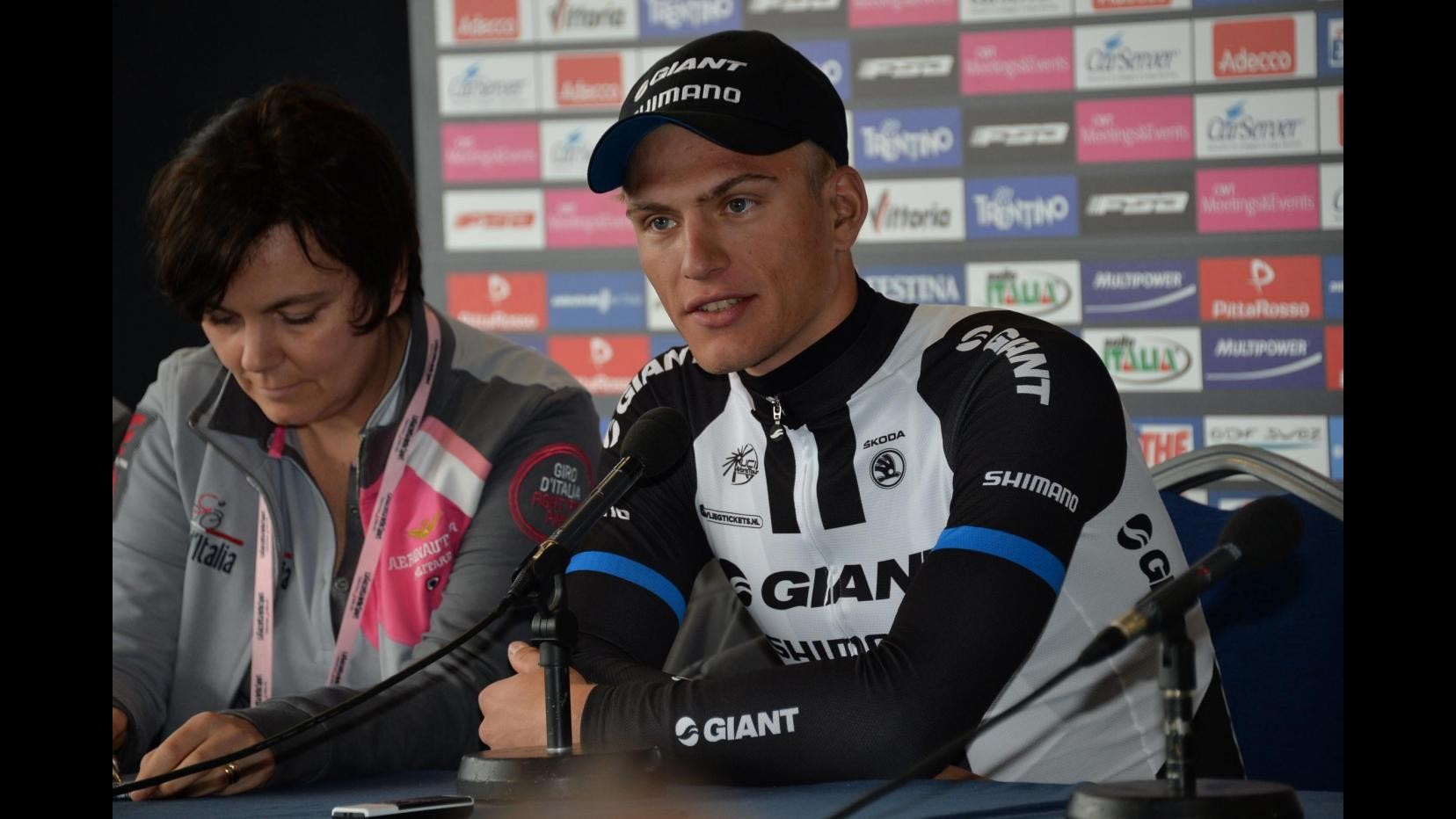 Giro d’Italia, Kittel: Sono super felice per la vittoria. Matthews: Un onore vestire questa maglia