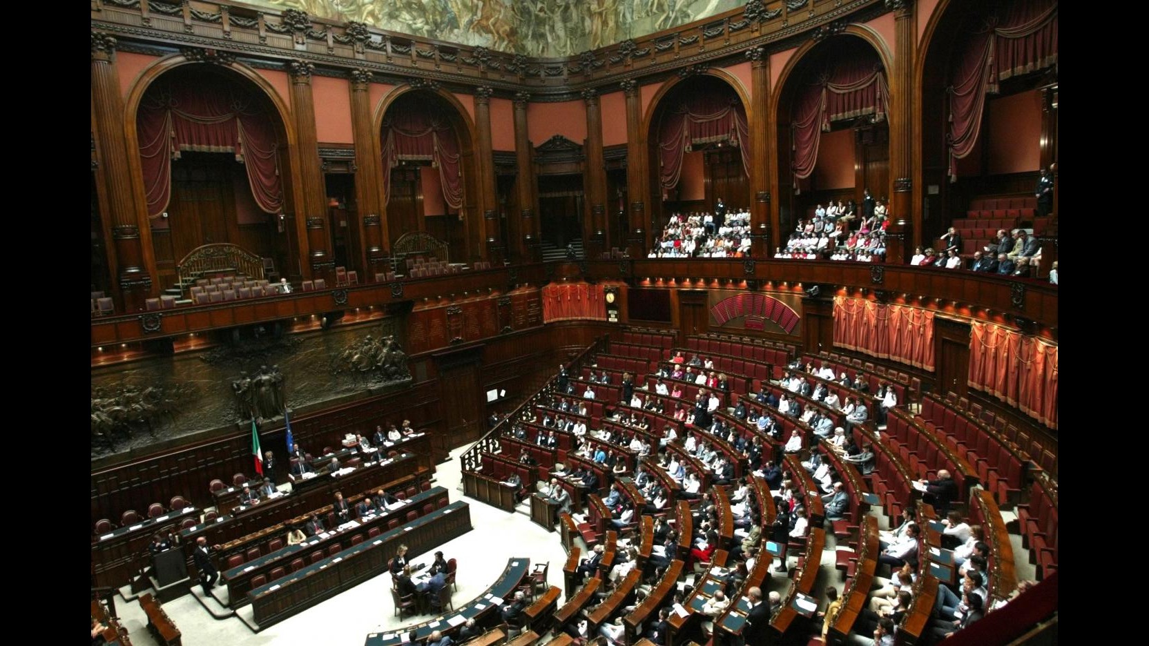 Deputati M5S entrano in Aula: Occupate file in alto dell’emiciclo