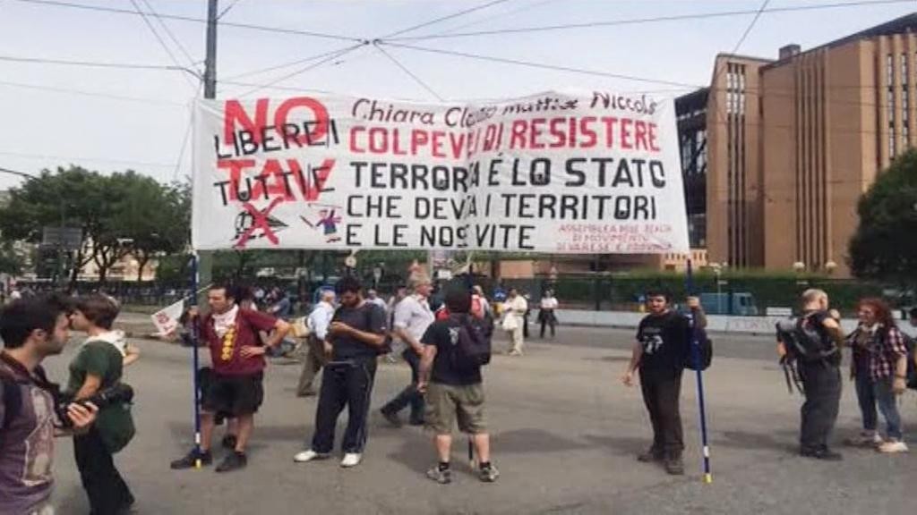 Oltre 7mila no Tav in piazza Castello a Torino: corteo pacifico