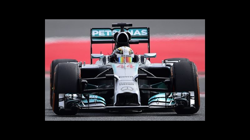 F1, Gp Spagna: prima fila Mercedes, pole Hamilton. Flop Ferrari, Vettel penalizzato