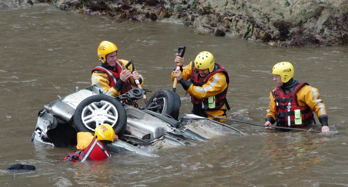 Torino, auto si ribalta nel fiumi, ma non c’è traccia dei passeggeri