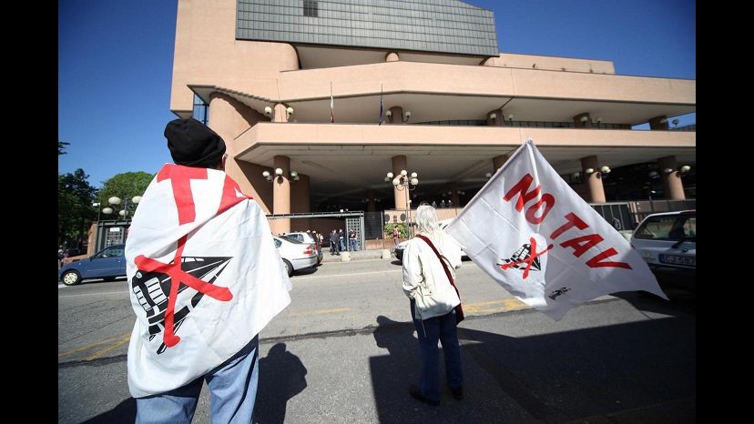 Tav, corteo a Torino: misure di sicurezza lungo il percorso