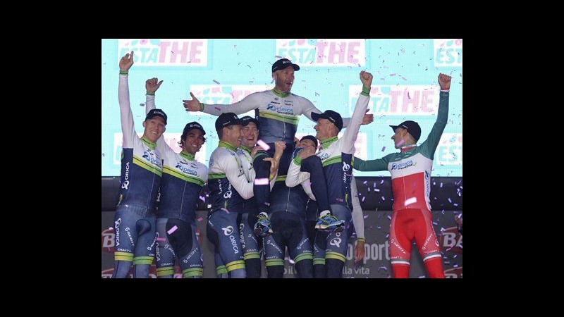 Giro d’Italia, cronosquadre alla Orica GreenEDGE. Canadese Tuft maglia rosa a Belfast