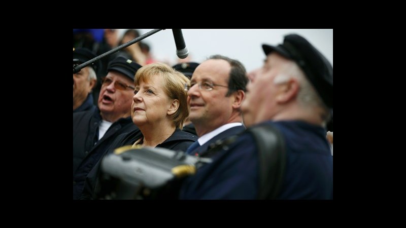 Germania, Hollande incontra Merkel in isola del Baltico su Ucraina