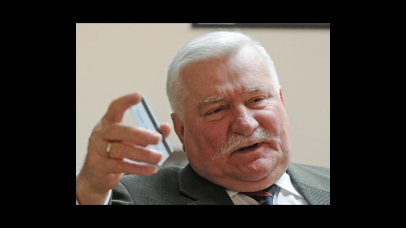 Polonia, Walesa non sarà incriminato per dichiarazioni anti-gay