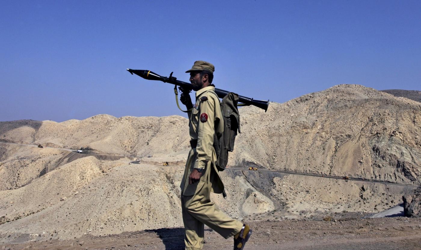 Pakistan, bomba vicino confine afghano: 8 soldati morti