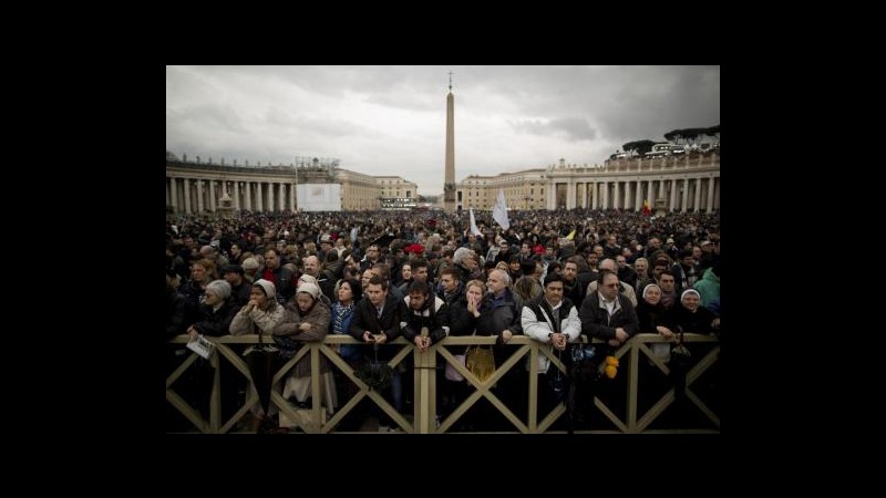 Conclave, padre Lombardi: Le Femen? Speriamo non abbiano preso freddo