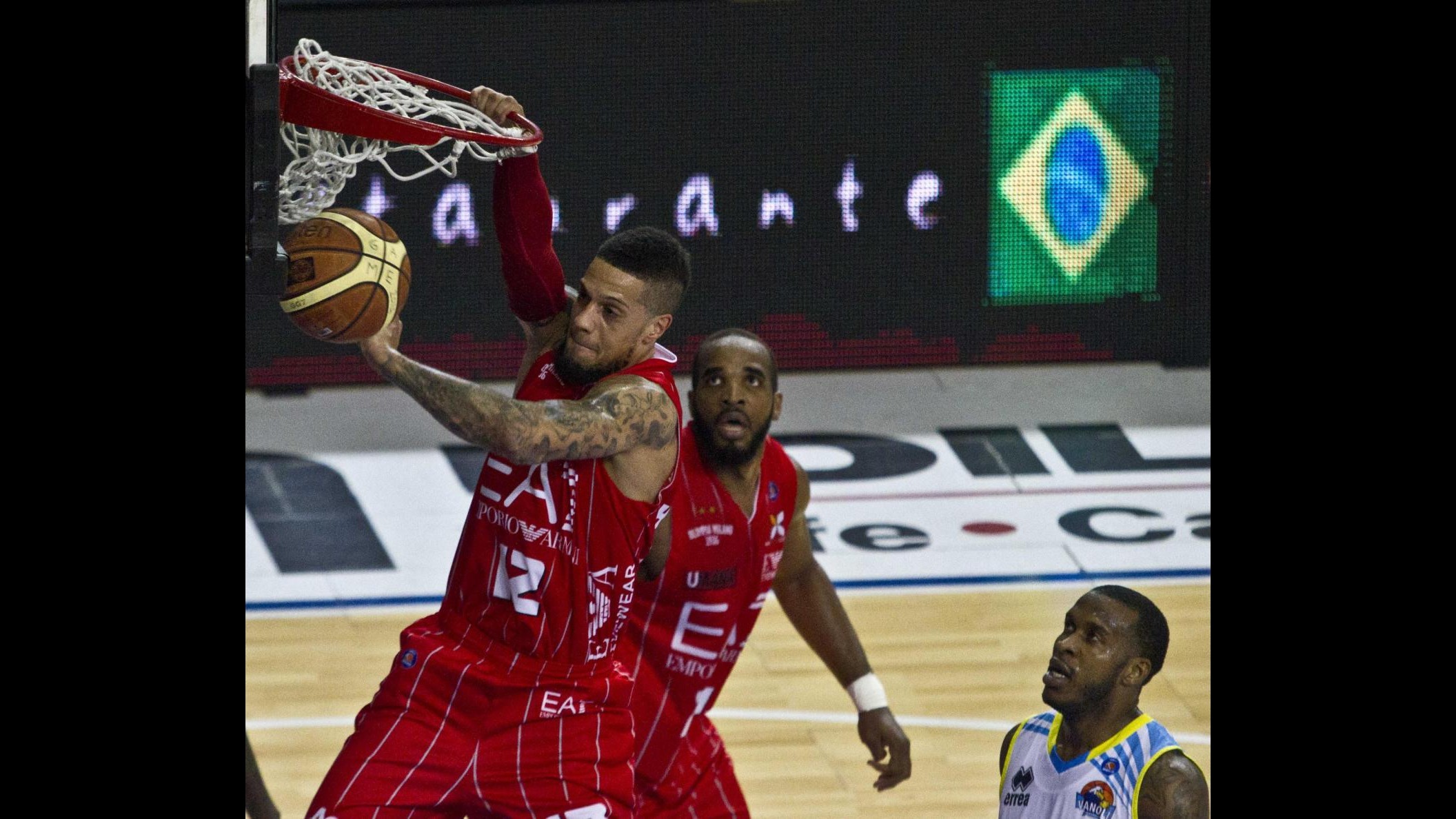 Basket, Serie A: Milano travolge Cremona nel recupero e consolida il primato