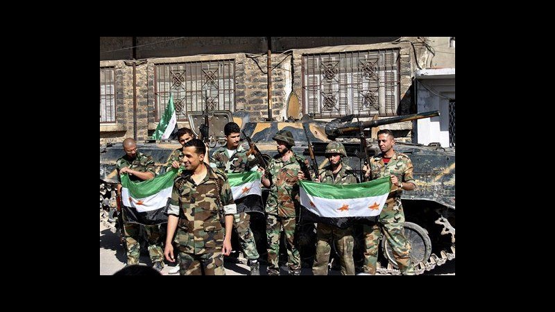 Siria, scontri in quartieri Damasco, ancora raid esercito su Homs