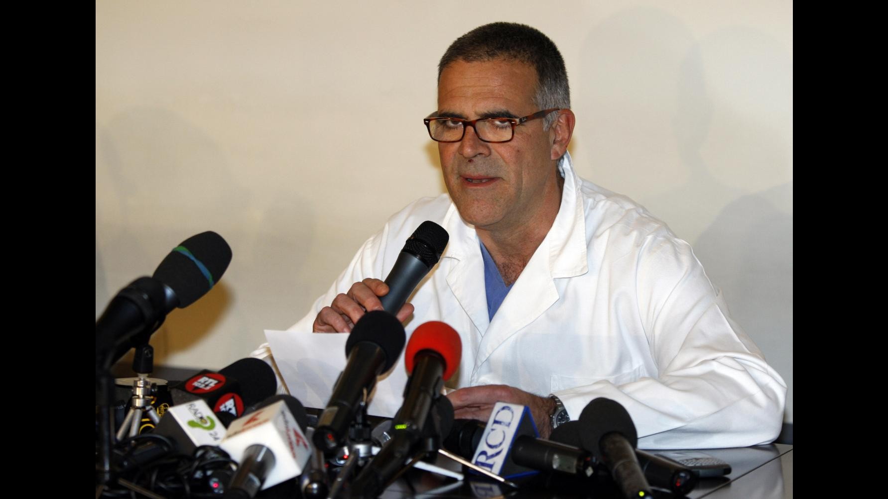 Zangrillo: Berlusconi migliora ma non si parla di dimissioni