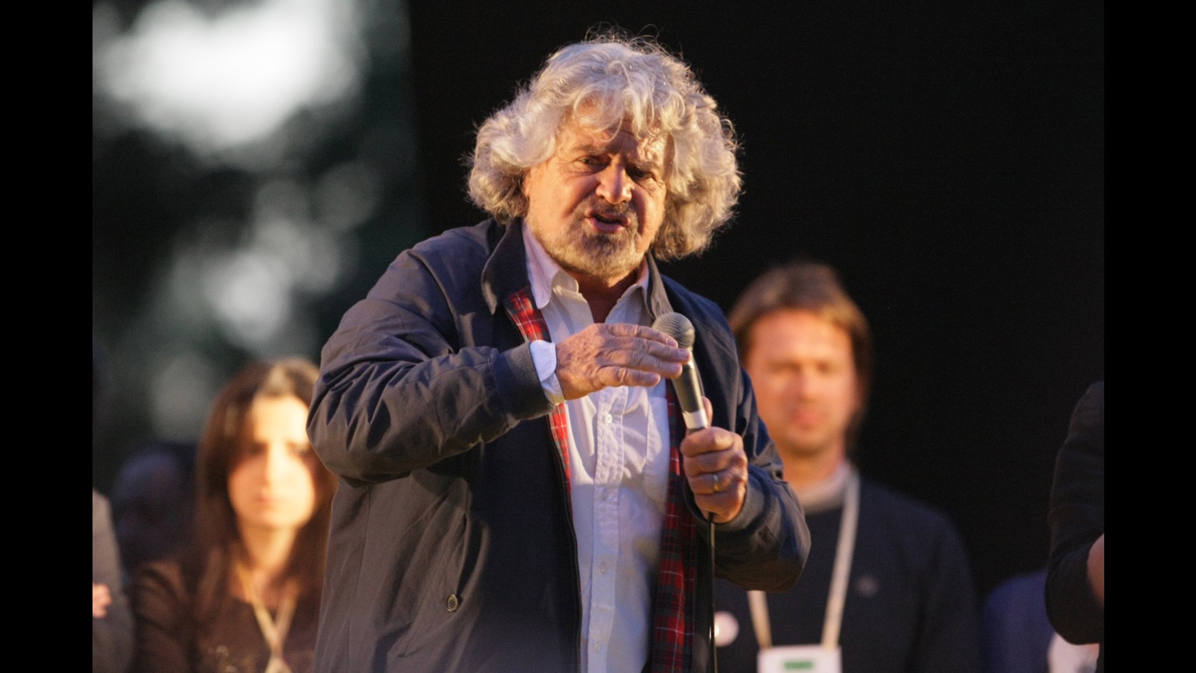 Grillo come Boschi contro gli intellettuali: Ci snobbano? Vaff…