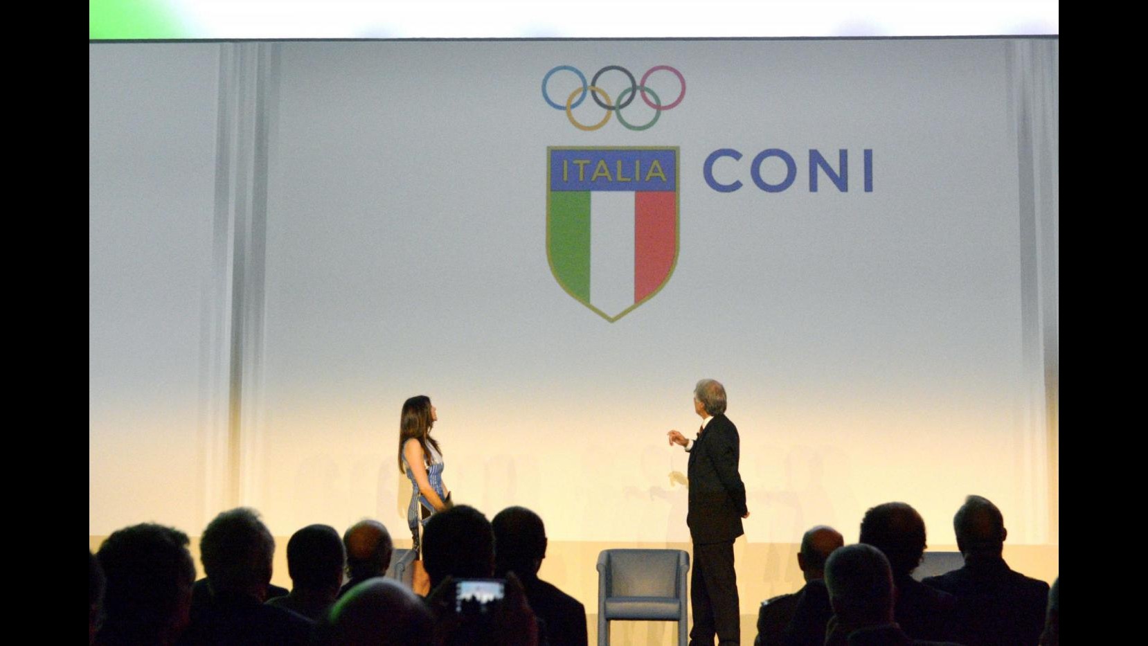 Coni presenta nuovo logo, torna lo stemma tricolore. Malagò: Ci toglieremo grandi soddisfazioni
