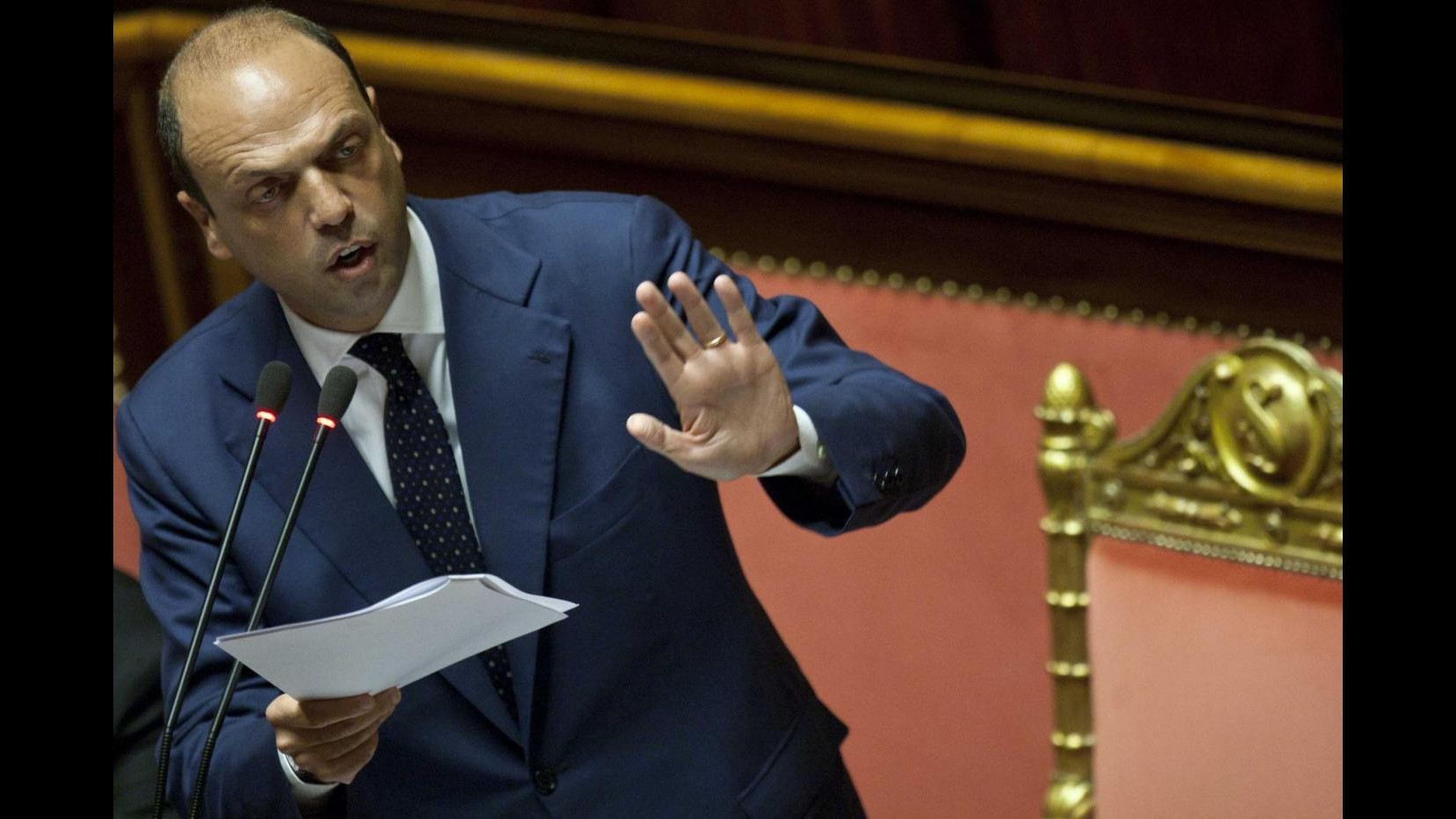 Alfano: Nessuna trattativa con gli ultrà del Napoli. Esposito in condizioni delicatissime