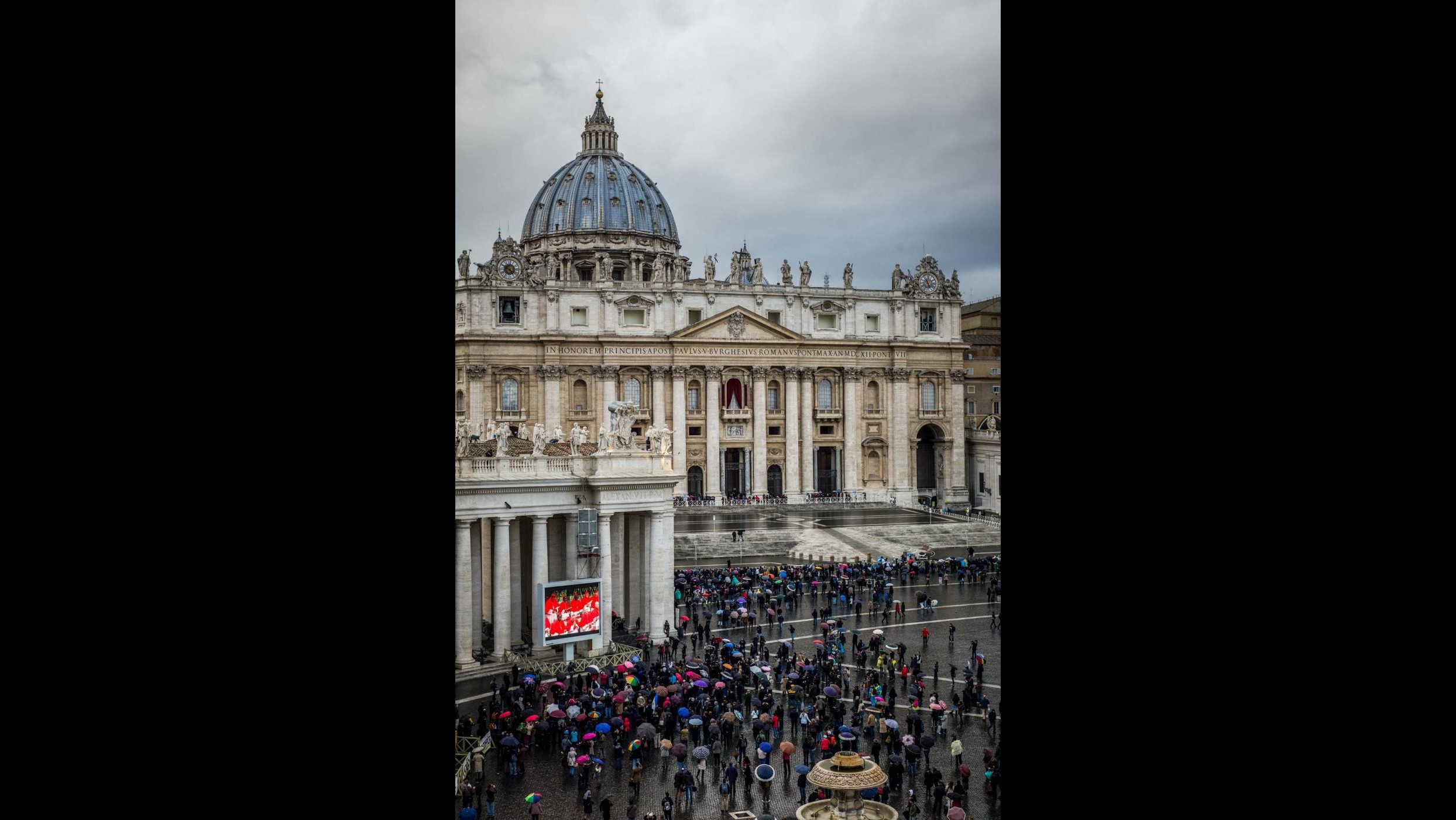 Conclave, la prima fumata è nera. Niente di fatto per oggi