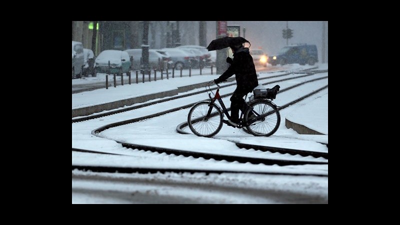 Maltempo paralizza centro Europa, stop a voli a Francoforte e Parigi
