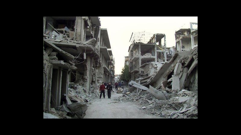 Siria, iniziata evacuazione ribelli da quartieri centrali di Homs