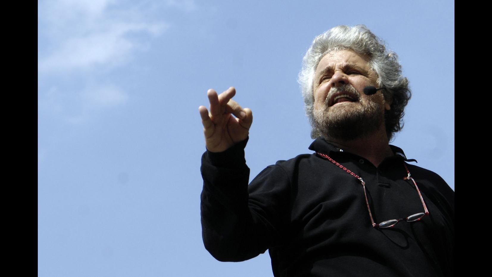 Grillo: Berlusconi fatti condannare così poi puoi scappare in Tunisia