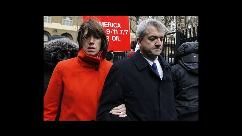 Regno Unito, 8 mesi carcere a ex ministro: mentì su multa velocità
