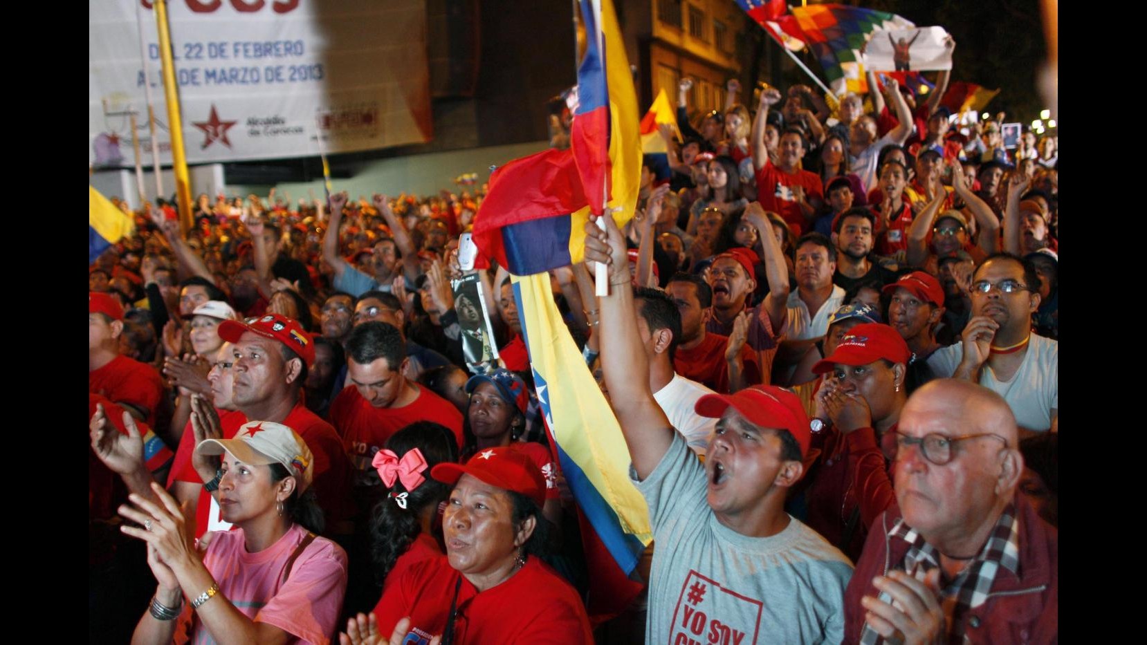 Venezuela, Maduro presenta candidatura: è già sfida con Capriles