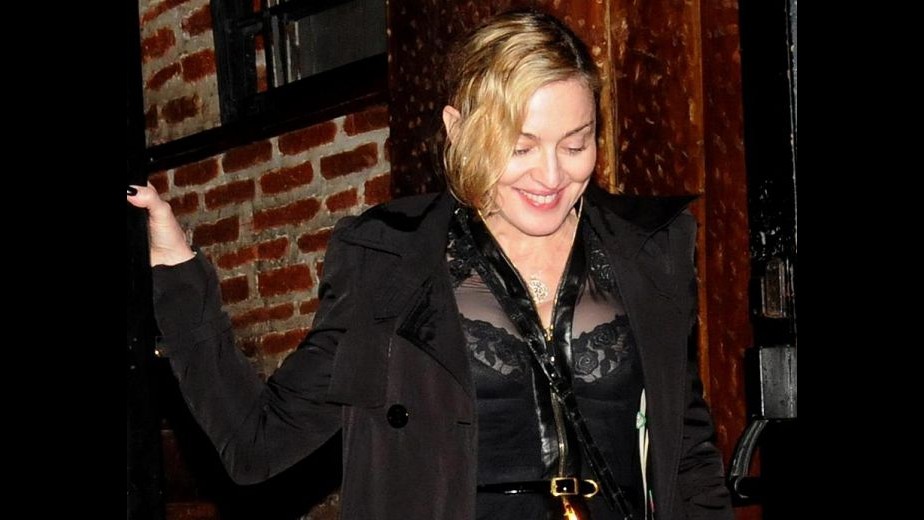 Madonna e ballerini improvvisano spettacolo in ristorante New York