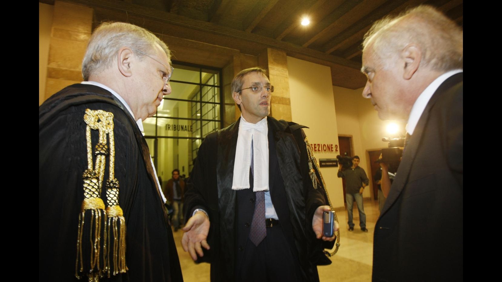 Caso Ruby, chiesto impedimento per Berlusconi. Pm: Visita fiscale