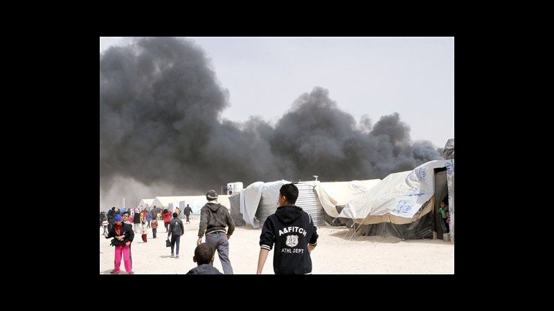 Siria, incendio in campo profughi Zaatari in Giordania: morto 40enne