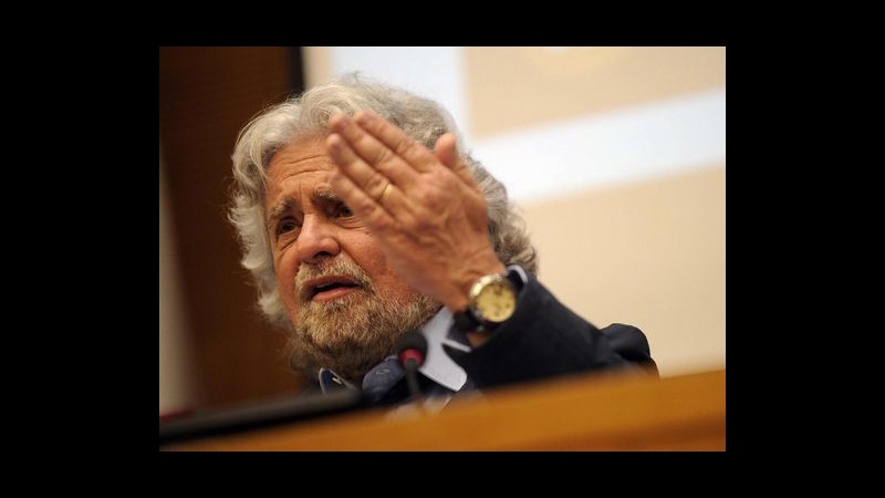 Grillo: La Repubblica è morta, ma ieri all’Olimpico funerali indegni
