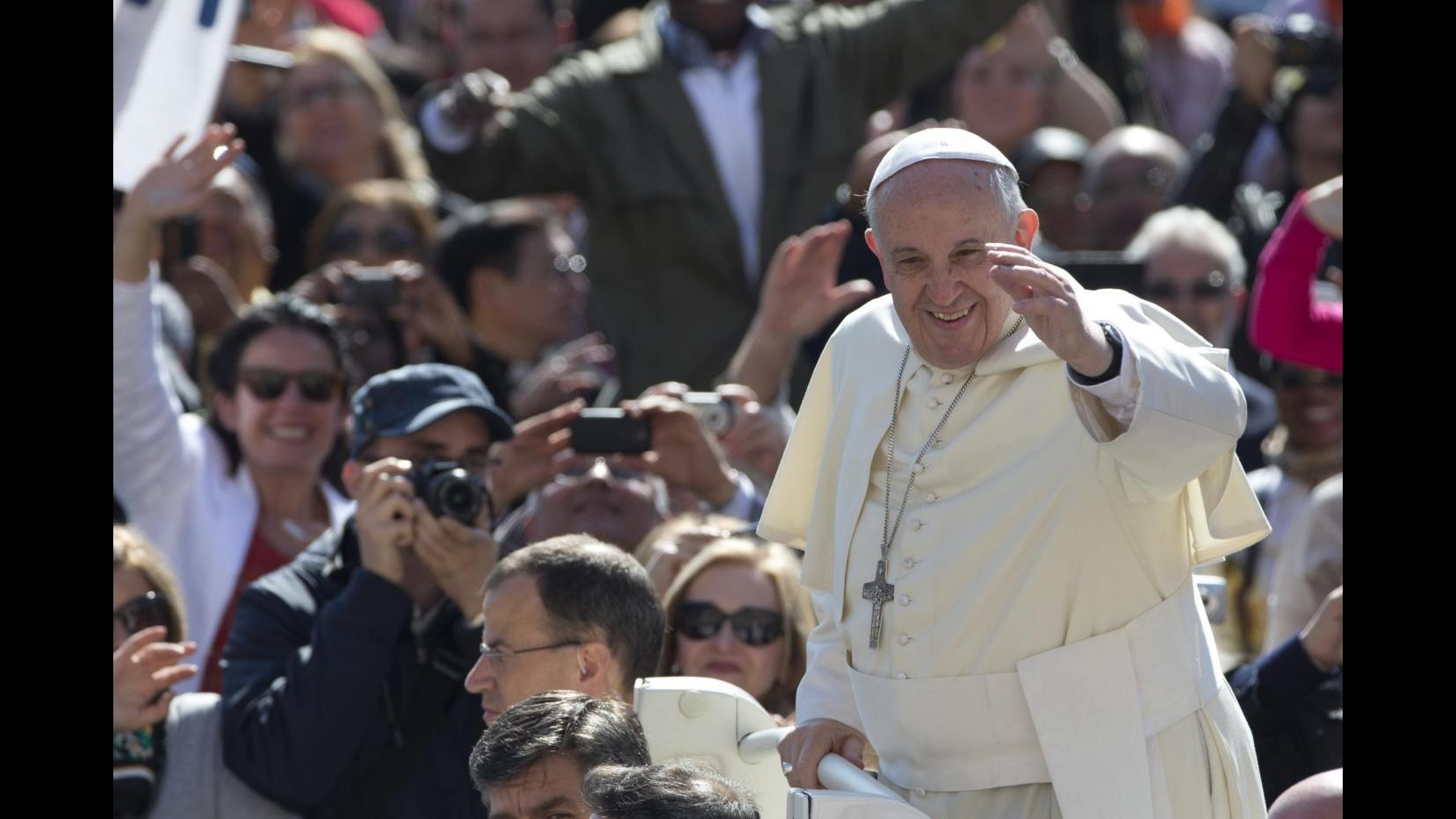 Papa Francesco: Wojtyla fu una roccia. Poi annuncia: Verrò in Polonia