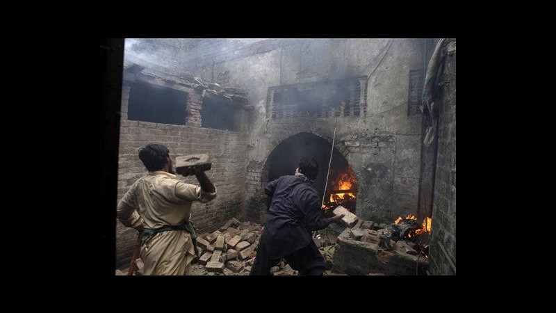 Pakistan, protesta cristiani contro assalto Lahore: scontri e arresti