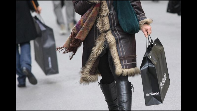 Allarme bomba ad Outlet Serravalle, tutti evacuati