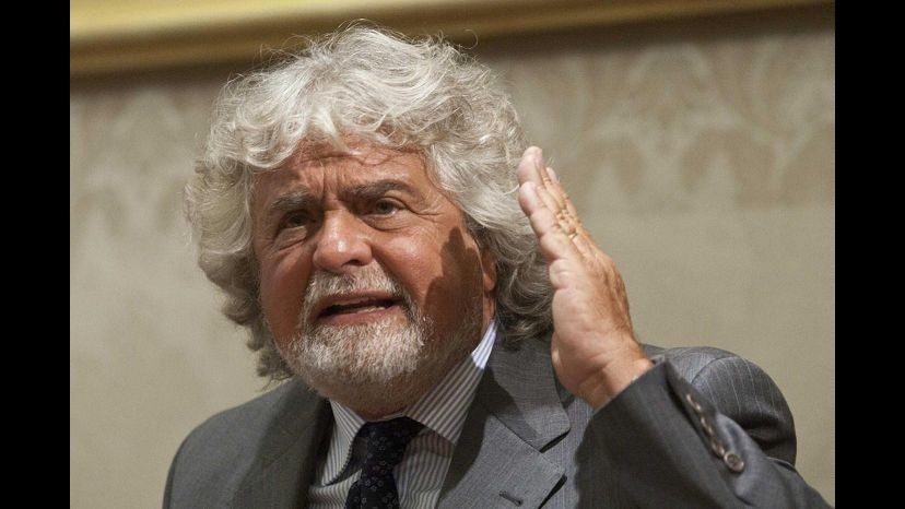 Grillo: Renzi ha dentro un odio moderato, Napolitano deve andare a Cesano Boscone