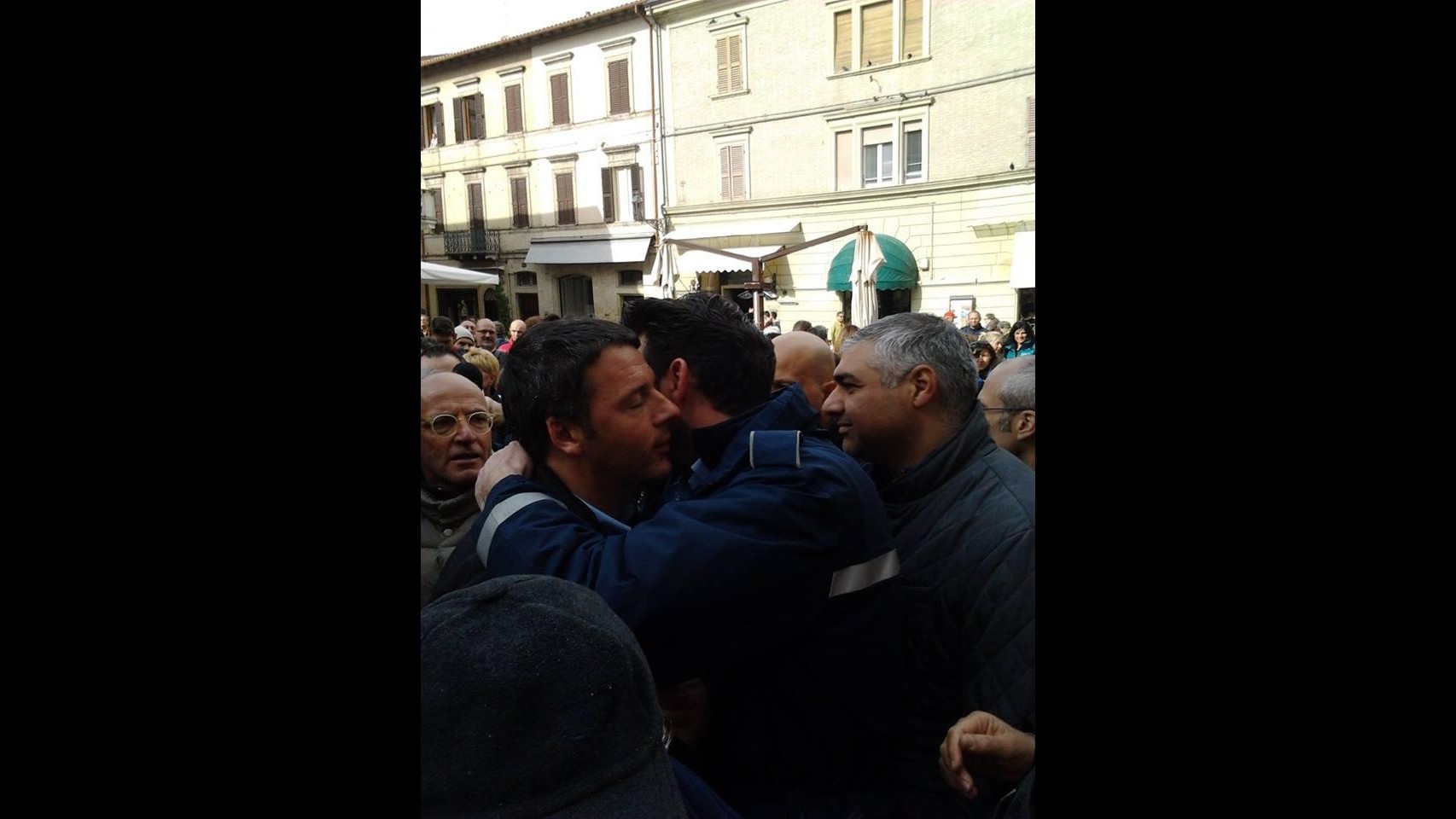 Maltempo Marche, Renzi a Senigallia: Governo interverrà